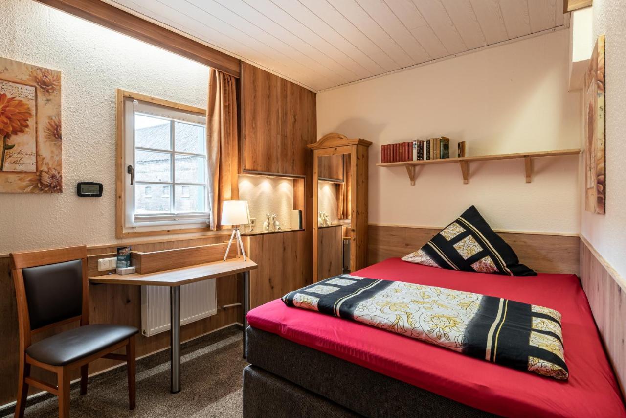 Land-Hotel Zum Schwan, Garni Weilerswist-Metternich, 3 E-Ladestationen, Naehe Phantasialand, Palmenparadies Euskirchen Экстерьер фото